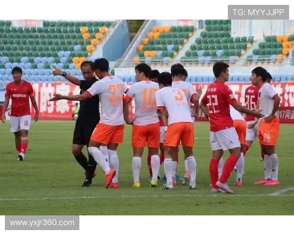 队友们穿“队长加油”T恤入场，特狮晒照：谢谢家人们